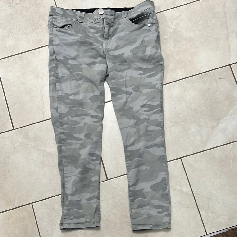 Democracy Gray Camouflage Ankle Pants